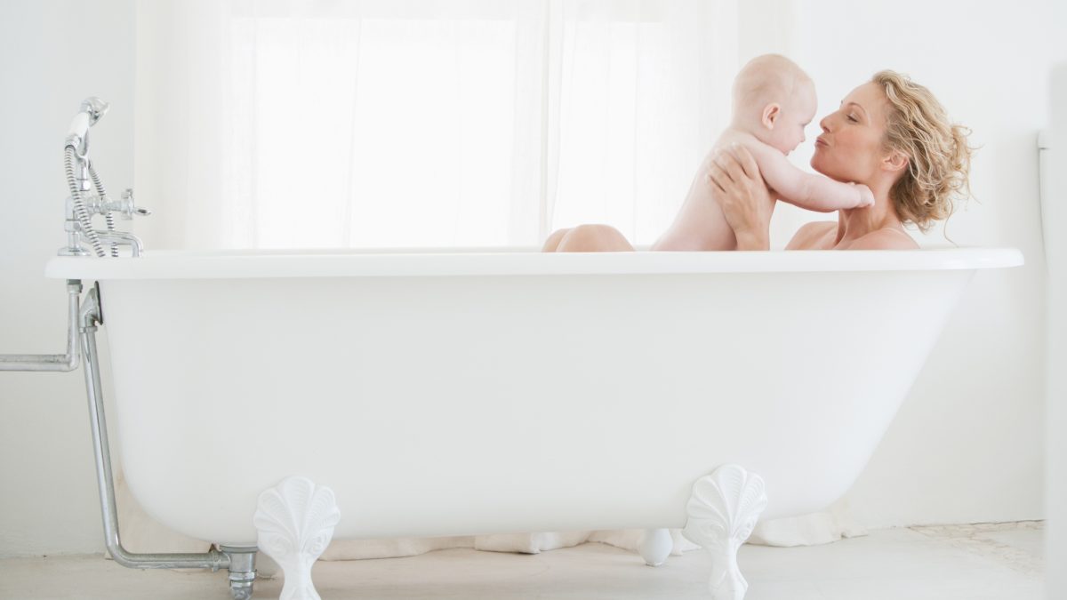 Jusqu’à quel âge peut-on prendre le bain avec son enfant ?