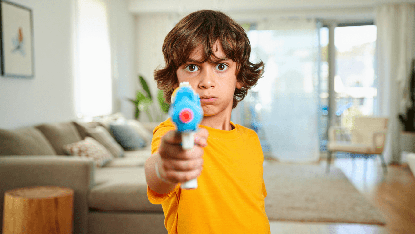 Jouet : Faut-il lui donner
une arme en plastique ?