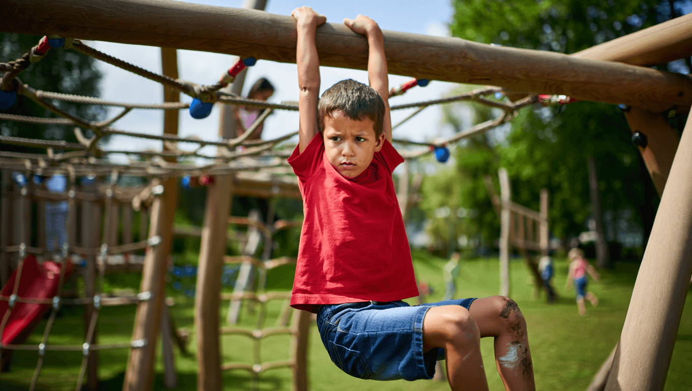 Jeu risqué chez l’enfant :
pourquoi laisser grimper, courir et explorer pourrait être vital
pour sa santé
