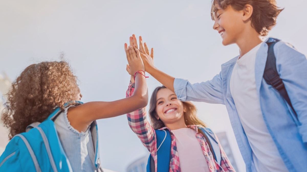 "Pour aider votre enfant à se
faire de bons amis, enseignez-lui ces 5 leçons" : le psychologue
Javier de Haro rappelle les bases essentielles d'une amitié
solide