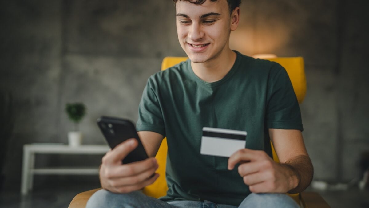 Carte bancaire pour mineurs :
le secret pour donner de l'autonomie à votre ado sans perdre le
contrôle